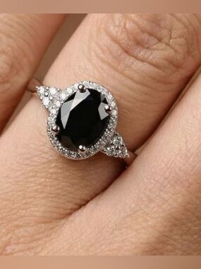 Stunning Neiman Marcus Silver Sparkling Onyx Topaz Ring size 7